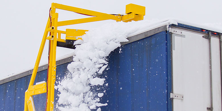 Automated removal of snow from the roof of a tractor trailer